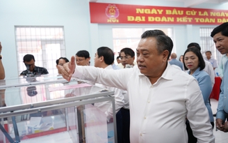 Ông Trần Sỹ Thanh kiểm tra công tác bầu cử tại Khánh Hòa