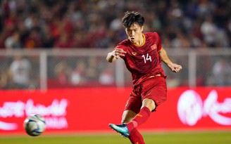 Đội tuyển Việt Nam ‘thừa’ nhạc trưởng: Ông Kim chọn Hoàng Đức, Hoàng Hên hay Quang Hải tái đấu Malaysia?
