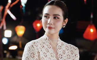 Cách mặc gam trắng từ đầu tới chân mà không nhạt nhòa