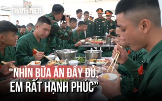 Không khí rộn ràng tại bữa cơm đầu tiên của tân binh trong doanh trại ở Quảng Trị