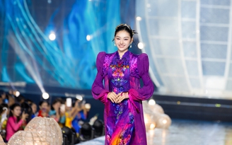Hoa hậu Yến Nhi tỏa sáng trong tà áo dài 'Tứ bình hoa lụa'