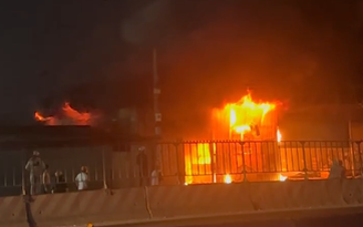 TP.HCM: Nhiều người kịp thoát ra khỏi căn nhà đang cháy