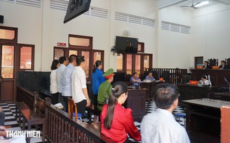 Vụ cựu kế toán tham ô tiền tỉ: Tòa lùi ngày tuyên án