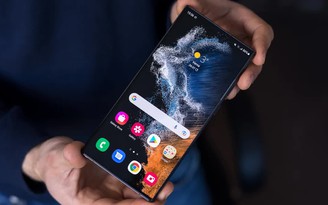 Người dùng Galaxy S22 Ultra 'tá hỏa' vì lỗi khóa máy khó hiểu