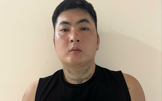 Công an TP.HCM bắt thanh niên xông vào nhà, chém người để trả thù