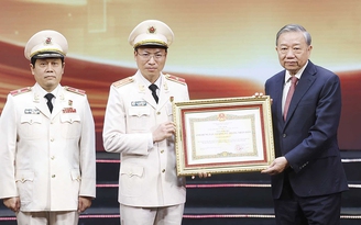 Văn phòng Bộ Công an nhận danh hiệu Anh hùng