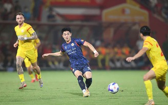 CLB PVF-CAND thoát vị trí 'đèn đỏ'