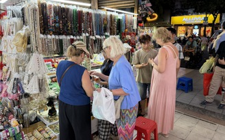 Vượt 'cú sốc' xăng dầu, du lịch lập kỷ lục