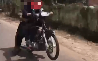 Xử lý thanh niên bốc đầu xe máy rồi đăng clip lên mạng xã hội