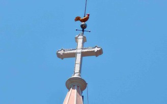 Nhà thờ Con Gà - biểu tượng hồng giữa lòng Đà Nẵng