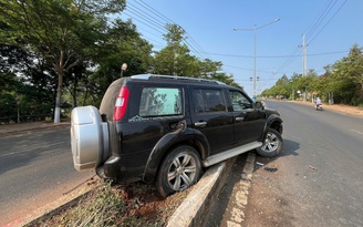 Nhậu say, 2 thanh niên rủ nhau trộm ô tô rồi gây tai nạn liên hoàn