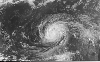 Siêu bão mạnh nhất năm áp sát lãnh thổ Mỹ