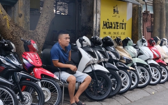 Mua xe giấy viết tay, không liên hệ được chủ cũ, muốn sang tên phải làm gì?