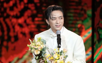 Soobin lập 'hat-trick' tại giải thưởng Cống hiến