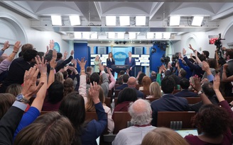 Mỹ 'thả bom kinh tế' vào Iran