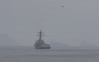 Mỹ áp thêm cấm vận, Iran dọa đánh chìm tàu Mỹ ở eo biển Hormuz