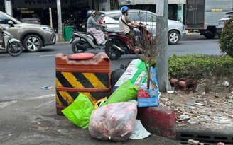 Rác tại giao lộ