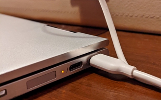 Sai lầm phổ biến khi sạc laptop khiến tuổi thọ pin giảm mạnh