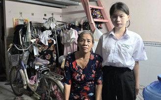 Người mẹ nghèo quét rác cho con nuôi ăn học ở Cần Thơ, thương hơn máu mủ