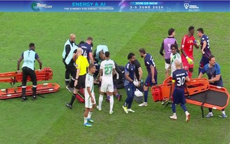Cầu thủ chấn thương kinh hoàng phải khâu 30 mũi, đội bóng Malaysia bị loại đau đớn