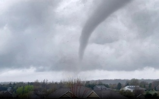 Thời tiết cực đoan đe dọa khắp nơi