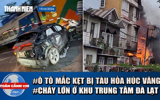 Toàn cảnh 17h: Tàu hỏa tông ô tô biến dạng ở Hà Nội | Cháy lớn giữa khu dân cư trung tâm Đà Lạt