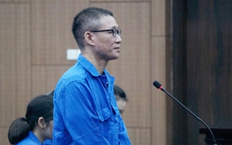 Cựu Phó chủ tịch phường ‘xào ke’ thâu đêm cùng nữ nhân viên lãnh án 7 năm tù Cựu Phó chủ tịch phường ‘xào ke’ thâu đêm cùng nữ nhân viên lãnh án 7 năm tù