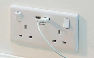 Nguy cơ tiềm ẩn từ ổ cắm điện USB nhiều người bỏ qua
