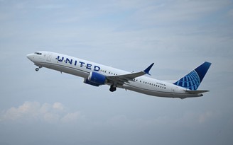 United Airlines tăng mạnh giá vé do nhiên liệu leo thang