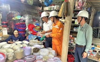 Điện mùa nắng nóng: Cần sự chung tay từ người dân