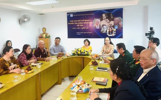 Văn nghệ sĩ kể chuyện viết về Bác