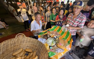 Lễ hội bánh mì thu hút hàng ngàn khách tới thưởng thức
