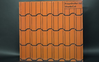 Lớp phủ đặc biệt biến pin mặt trời thành mái ngói đầy màu sắc