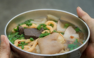Bún suông hơn nửa thế kỷ ở miền Tây: Chả tôm giống con đuông làm nên hương vị riêng