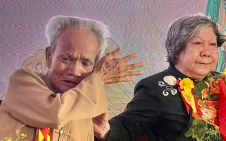 Giáo sư sử học Lê Văn Lan bật khóc trong lễ hội 'Bách thiện hiếu vi tiên'