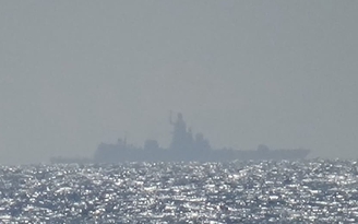 Nga điều tàu chiến hộ tống đội tàu nghi chở vũ khí đi qua eo biển Manche?