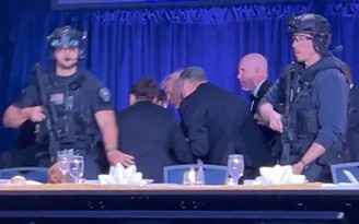 Nóng: Có nổ súng, Mật vụ Mỹ sơ tán Tổng thống Trump