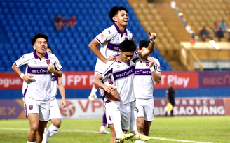 HLV Kim Sang-sik tìm những 'họng pháo' cho đội tuyển Việt Nam ở nơi ít ai ngờ