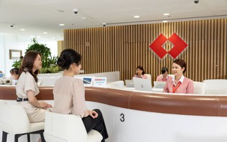 Dẫn đầu gắn kết khách hàng, Techcombank lập đỉnh thu phí dịch vụ tăng trưởng hơn 46%