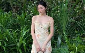 Nàng thêm rạng rỡ khi diện trang phục họa tiết hoa xuống phố
