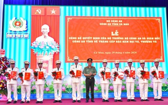 104 sĩ quan Công an tỉnh Cà Mau được thăng cấp hàm