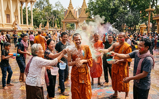 Cần Thơ: Cấm chơi chọi bột, tạt nước trong tết Chôl Chnăm Thmây