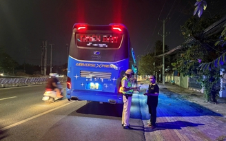 CSGT TP.HCM siết vi phạm xe khách trên quốc lộ 13