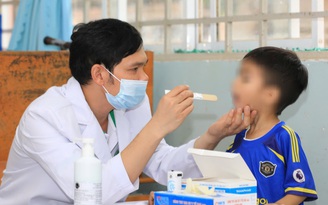 Bệnh viện Nhi đồng 2 tầm soát tim bẩm sinh cho 500 trẻ em tại xã Phú Giáo