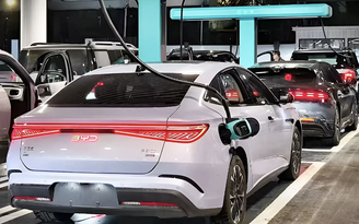 Ô tô điện BYD sạc 5 phút di chuyển quãng đường 500 km