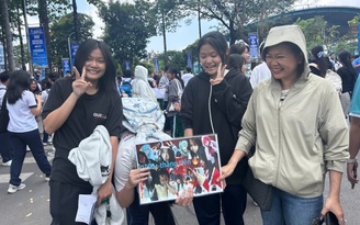 Cặp song sinh bí mật làm một chuyện sau kỳ thi, khiến cả điểm thi ngoái nhìn