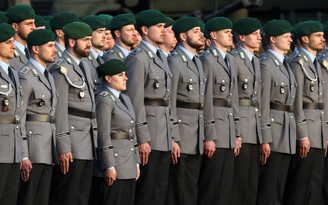 Đức làm rõ quy định đi nước ngoài đối với nam giới độ tuổi chiến đấu