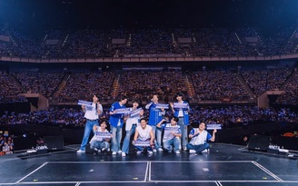 Sập lan can tại concert Super Junior: Nhiều fan rơi xuống từ khán đài và bị thương