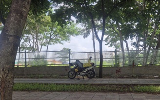 Tài xế công nghệ tắt app trốn cái nắng nóng gay gắt