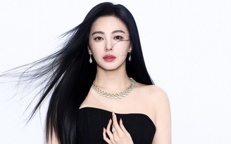 'Song Hye Kyo Trung Quốc' Trương Vũ Kỳ vạ miệng trên sóng trực tiếp